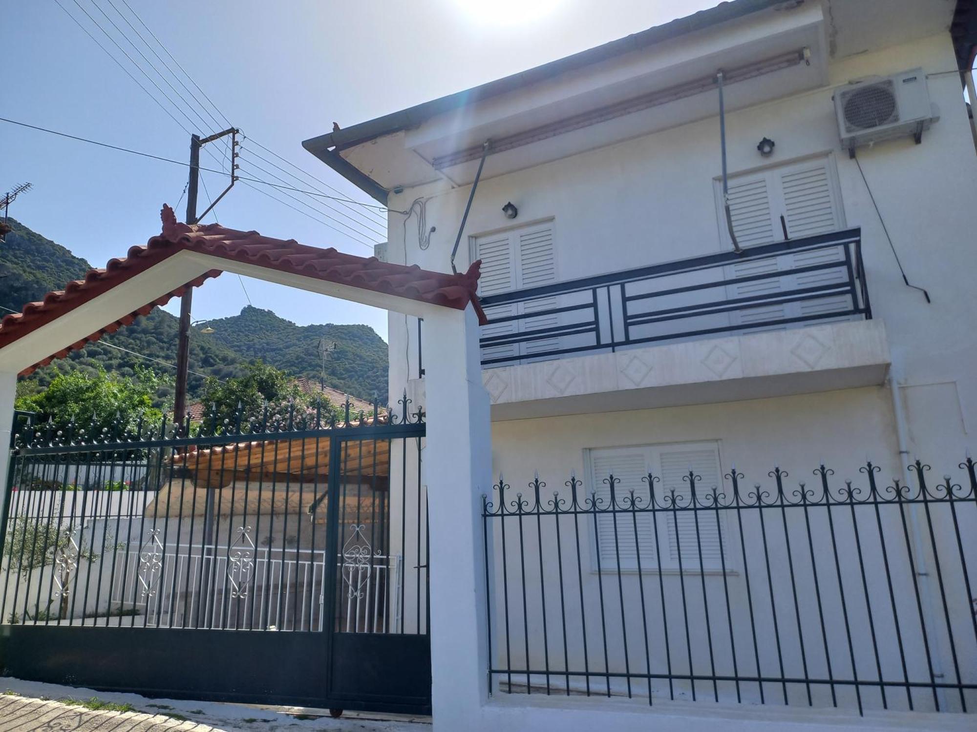 Appartement Triζin à Galatás Extérieur photo